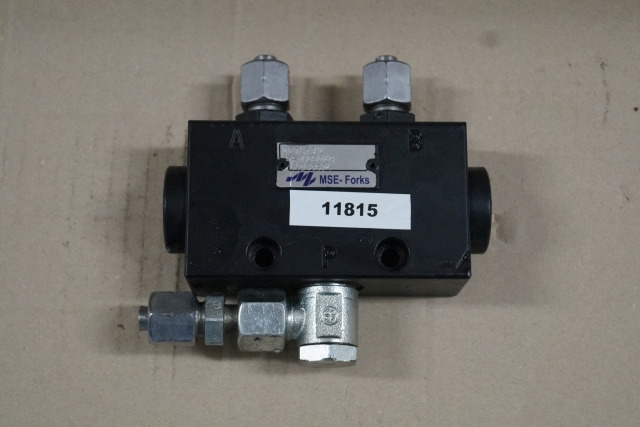 Unknown 100747314 | Valve block 1 in 2 out MSE forks 44033524 RE0100049 Valve block 1 in 2 out MSE forks 44033524 RE0100049 - Válvula hidráulica para Equipamento de movimentação: foto 1 Unknown 100747314 | Valve block 1 in 2 out MSE forks 44033524 RE0100049 Valve block 1 in 2 out MSE forks 44033524 RE0100049 - Válvula hidráulica para Equipamento de movimentação: foto 1