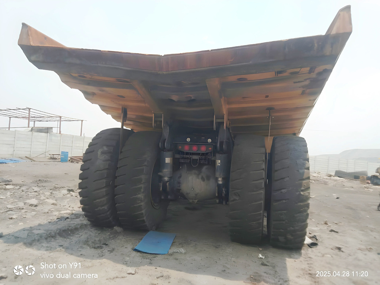 KOMATSU DUMP TRUCK HD785-7 - Máquina de mineração: foto 2 KOMATSU DUMP TRUCK HD785-7 - Máquina de mineração: foto 2