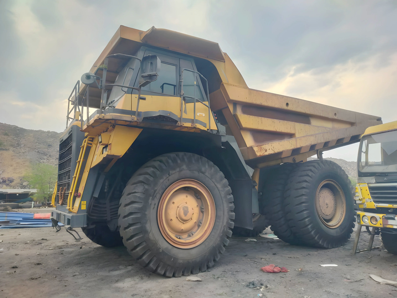 KOMATSU DUMP TRUCK HD785-7 - Máquina de mineração: foto 3 KOMATSU DUMP TRUCK HD785-7 - Máquina de mineração: foto 3
