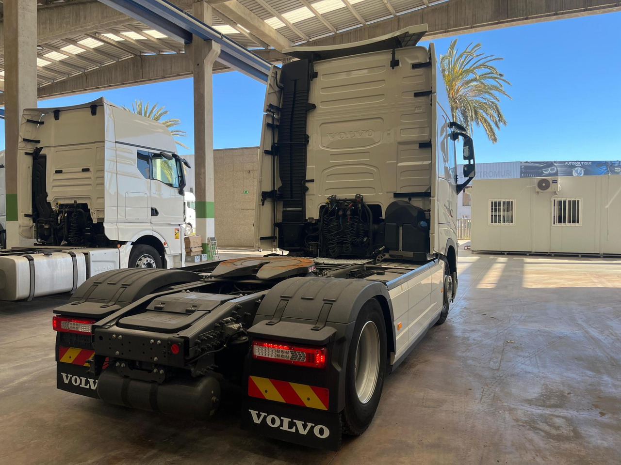Volvo FH 460 Globetrotter XL i-Save I-ParkCool - Tractor: foto 4 Volvo FH 460 Globetrotter XL i-Save I-ParkCool - Tractor: foto 4
