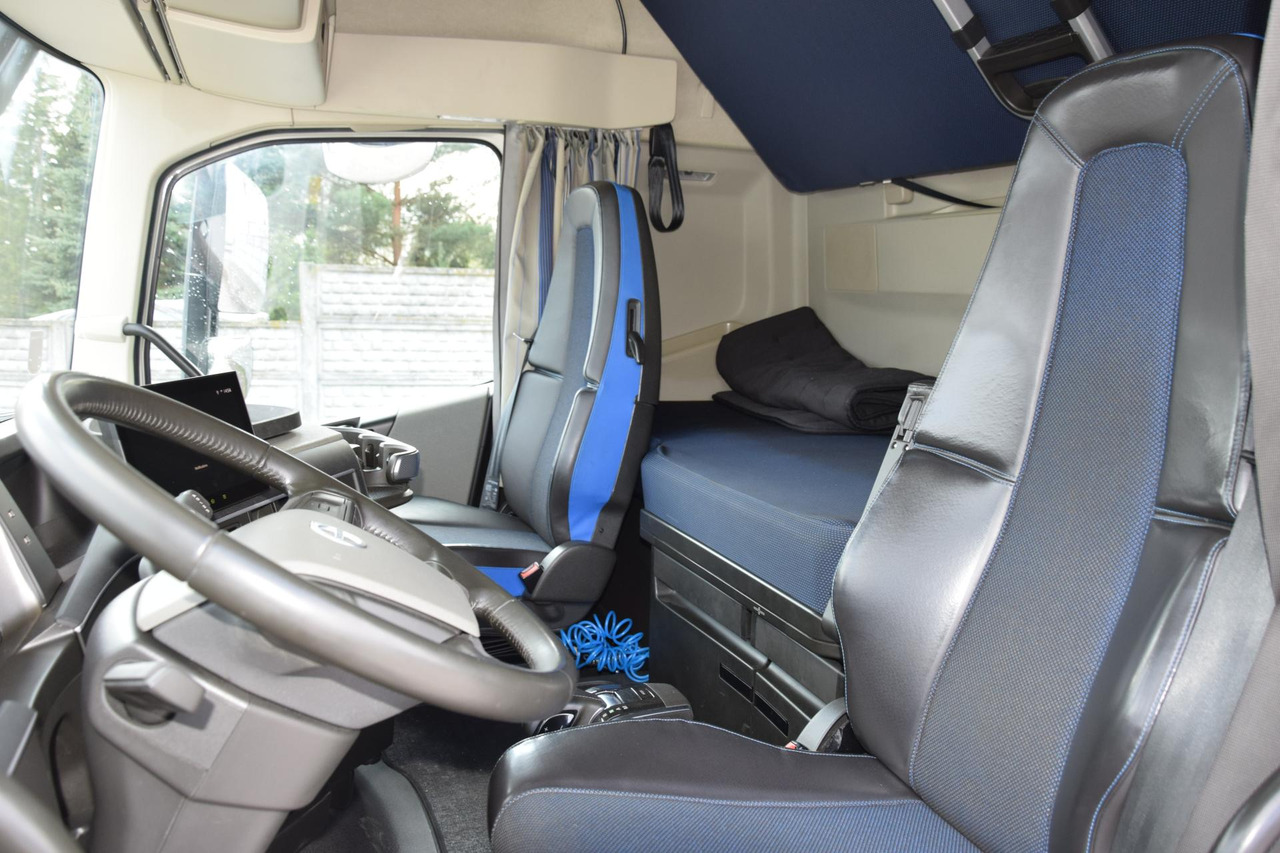 Fotografia de interior 1: Tractor Volvo FH 500 Globetrotter XL Varios