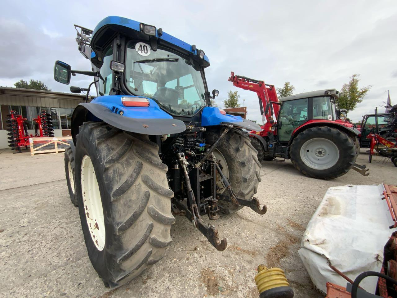 New Holland T6020 Elite - Trator: foto 3 New Holland T6020 Elite - Trator: foto 3
