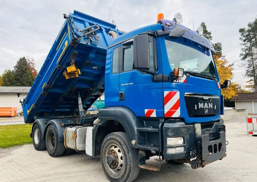 MAN TGS 26.440 6x6 Hydrodrive – Meiller 3-stronny wywrotka / Manual / Retarder / Tempomat / Euro 5 - Camião basculante: foto 4 MAN TGS 26.440 6x6 Hydrodrive – Meiller 3-stronny wywrotka / Manual / Retarder / Tempomat / Euro 5 - Camião basculante: foto 4