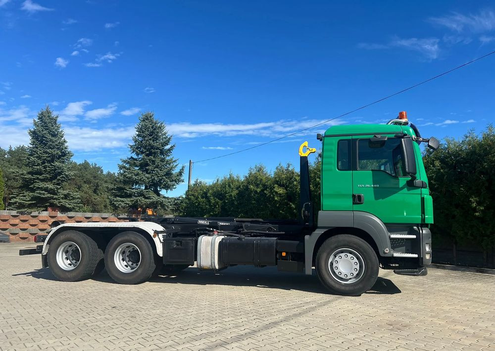 MAN TGS 26.440 | Hakowiec Meiller| 6x4 | 440 KM | przód resor, tył pneumatyczne |Belka ostrzegawcza (koguty) - Camião polibenne: foto 4 MAN TGS 26.440 | Hakowiec Meiller| 6x4 | 440 KM | przód resor, tył pneumatyczne |Belka ostrzegawcza (koguty) - Camião polibenne: foto 4