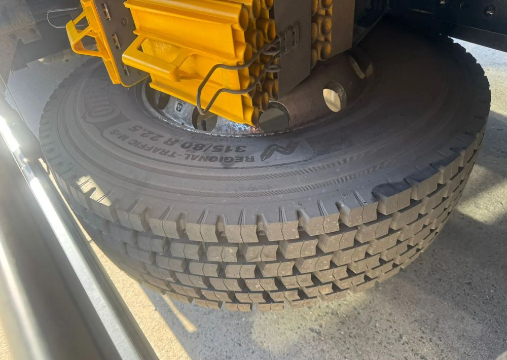 MAN TGX 26.480 • HDS Atlas 145.2 •Oś podnoszona i skrętna 426 tys. km - Zestaw z przyczepą Schwarzmüller Oś przednia – resory piórowe, tylna – pneumatyka • - Camião de caixa aberta/ Plataforma, Camião grua: foto 2 MAN TGX 26.480 • HDS Atlas 145.2 •Oś podnoszona i skrętna 426 tys. km - Zestaw z przyczepą Schwarzmüller Oś przednia – resory piórowe, tylna – pneumatyka • - Camião de caixa aberta/ Plataforma, Camião grua: foto 2