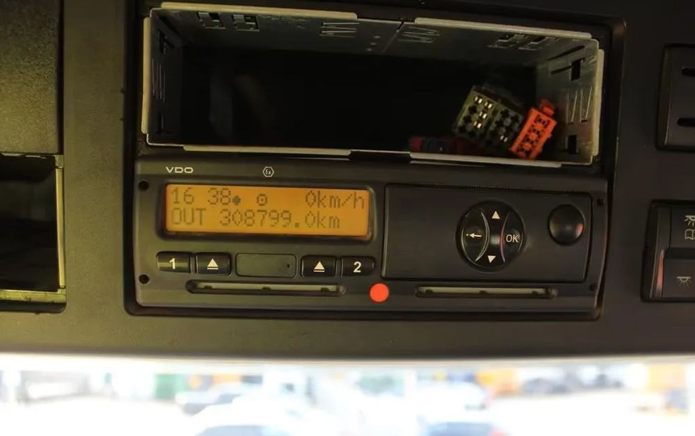 Camião basculante Mercedes-Benz 3245 | 8x4 | Wywrotka 3-stronna Meiller | Retarder | Bordmatik | Euro 6 | Klima | 308 798 km: foto 11 Camião basculante Mercedes-Benz 3245 | 8x4 | Wywrotka 3-stronna Meiller | Retarder | Bordmatik | Euro 6 | Klima | 308 798 km: foto 11