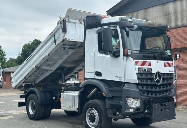 Mercedes-Benz Arocs 2040 4x4 – Meiller | Euro 6c | płyta czołowa do montażu pługu, osprzętu zimowego lub komunalnego | Automat | Resory stalowe (Blatt-Blatt) - Camião basculante: foto 2 Mercedes-Benz Arocs 2040 4x4 – Meiller | Euro 6c | płyta czołowa do montażu pługu, osprzętu zimowego lub komunalnego | Automat | Resory stalowe (Blatt-Blatt) - Camião basculante: foto 2