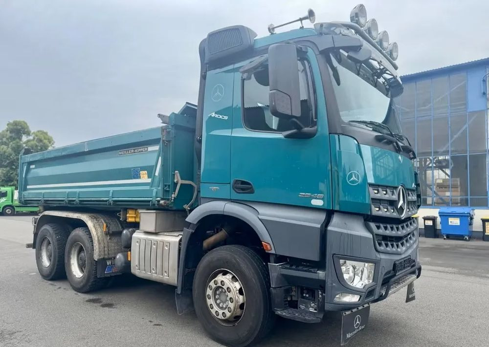 Mercedes-Benz Arocs 2646 6x4 – Wywrotka trójstronna Meiller / Bordmatik / Euro6 - Camião basculante: foto 3 Mercedes-Benz Arocs 2646 6x4 – Wywrotka trójstronna Meiller / Bordmatik / Euro6 - Camião basculante: foto 3