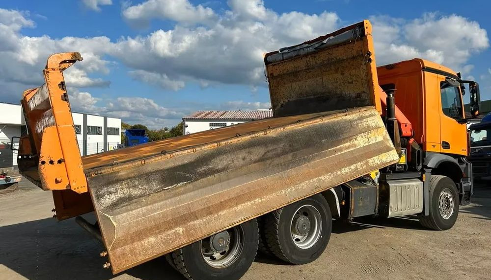 Camião basculante Mercedes-Benz Arocs 2648/3 – 3-stronny wywrotka Meiller / Żuraw Palfinger PK23002 / 2x BORDMATIK / Automatyczna: foto 10 Camião basculante Mercedes-Benz Arocs 2648/3 – 3-stronny wywrotka Meiller / Żuraw Palfinger PK23002 / 2x BORDMATIK / Automatyczna: foto 10