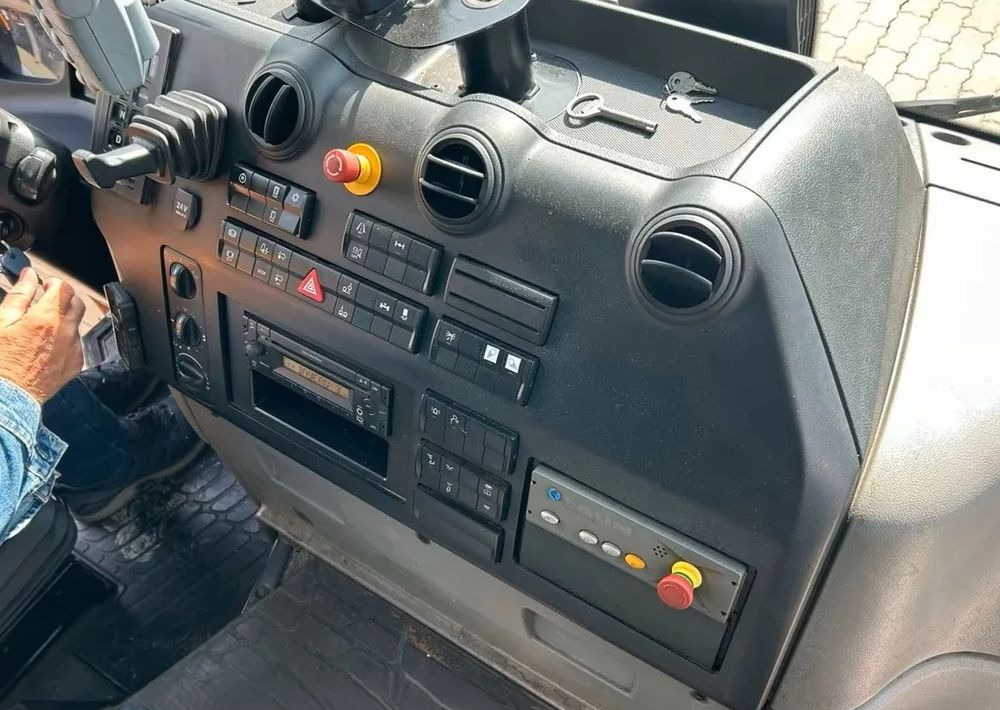 Locação financeira de  Mercedes-Benz Econic 2630 L Faun Variopress Zöller / 1. właściciel / Euro6 / 6x2 / Mercedes-Benz Econic 2630 L Faun Variopress Zöller / 1. właściciel / Euro6 / 6x2 /: foto 17