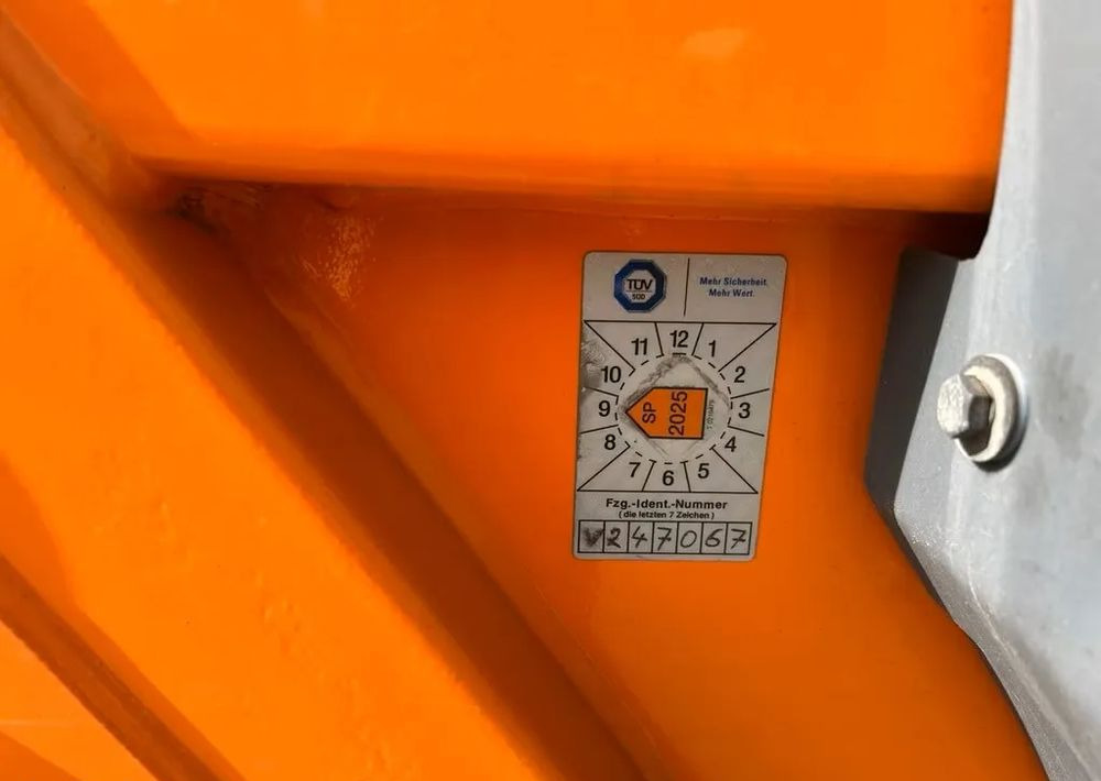 Locação financeira de  Mercedes-Benz Econic 2630 L Faun Variopress Zöller / 1. właściciel / Euro6 / 6x2 / Mercedes-Benz Econic 2630 L Faun Variopress Zöller / 1. właściciel / Euro6 / 6x2 /: foto 9