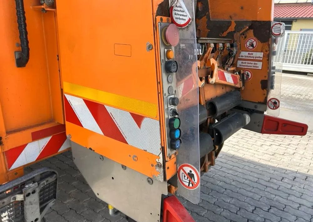 Locação financeira de  Mercedes-Benz Econic 2630 L Faun Variopress Zöller / 1. właściciel / Euro6 / 6x2 / Mercedes-Benz Econic 2630 L Faun Variopress Zöller / 1. właściciel / Euro6 / 6x2 /: foto 16