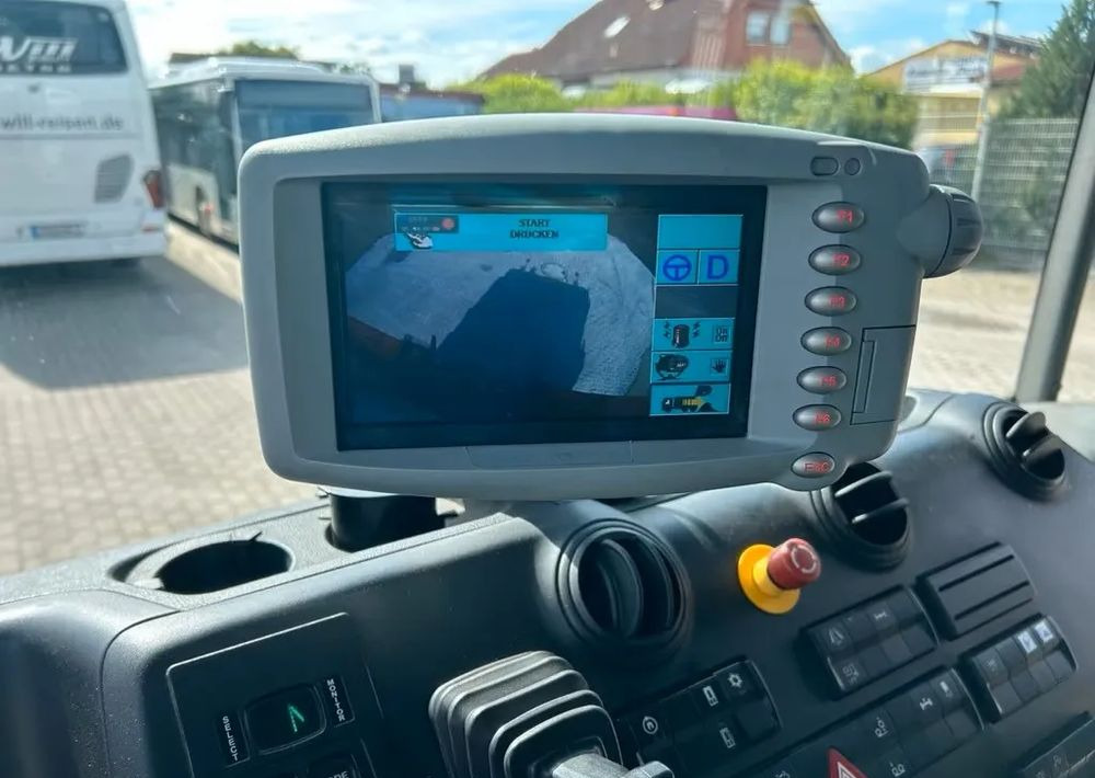 Locação financeira de  Mercedes-Benz Econic 2630 L Faun Variopress Zöller / 1. właściciel / Euro6 / 6x2 / Mercedes-Benz Econic 2630 L Faun Variopress Zöller / 1. właściciel / Euro6 / 6x2 /: foto 15