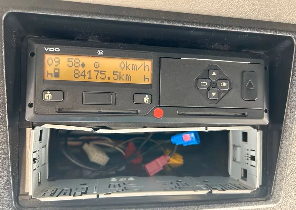 Locação financeira de  Mercedes-Benz Econic 2630 L Faun Variopress Zöller / 1. właściciel / Euro6 / 6x2 / Mercedes-Benz Econic 2630 L Faun Variopress Zöller / 1. właściciel / Euro6 / 6x2 /: foto 6