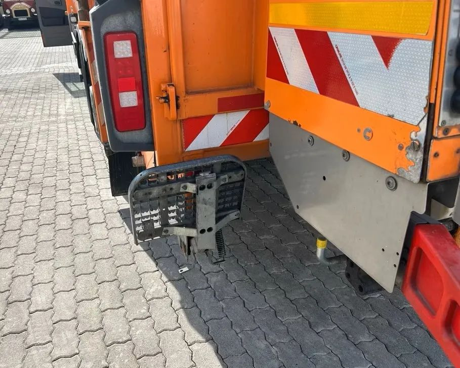 Locação financeira de  Mercedes-Benz Econic 2630 L Faun Variopress Zöller / 1. właściciel / Euro6 / 6x2 / Mercedes-Benz Econic 2630 L Faun Variopress Zöller / 1. właściciel / Euro6 / 6x2 /: foto 12