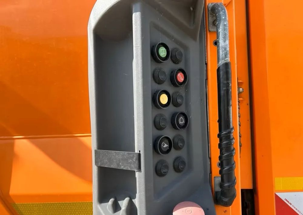 Locação financeira de  Mercedes-Benz Econic 2630 L Faun Variopress Zöller / 1. właściciel / Euro6 / 6x2 / Mercedes-Benz Econic 2630 L Faun Variopress Zöller / 1. właściciel / Euro6 / 6x2 /: foto 8