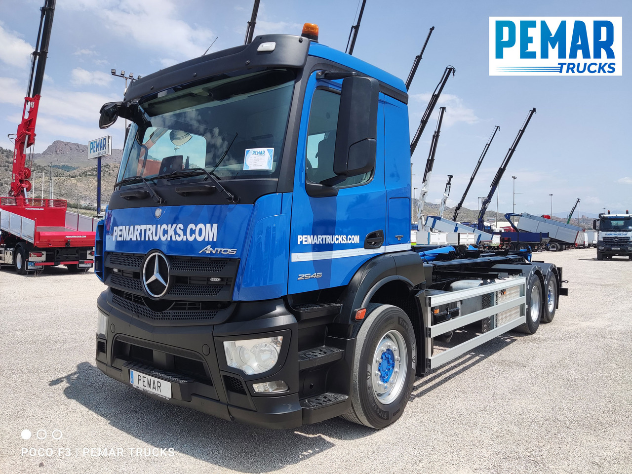 MERCEDES-BENZ ANTOS 2546 6X2 MULTILIFT - Camião transportador de contêineres/ Caixa móvel: foto 2 MERCEDES-BENZ ANTOS 2546 6X2 MULTILIFT - Camião transportador de contêineres/ Caixa móvel: foto 2