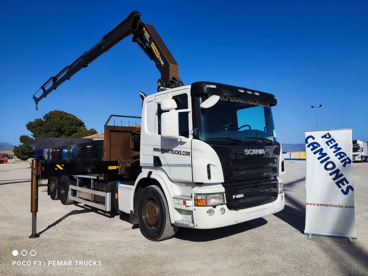 SCANIA P 420 6X2 GRUA CAJA FIJA - Camião transportador de contêineres/ Caixa móvel, Camião grua: foto 3 SCANIA P 420 6X2 GRUA CAJA FIJA - Camião transportador de contêineres/ Caixa móvel, Camião grua: foto 3