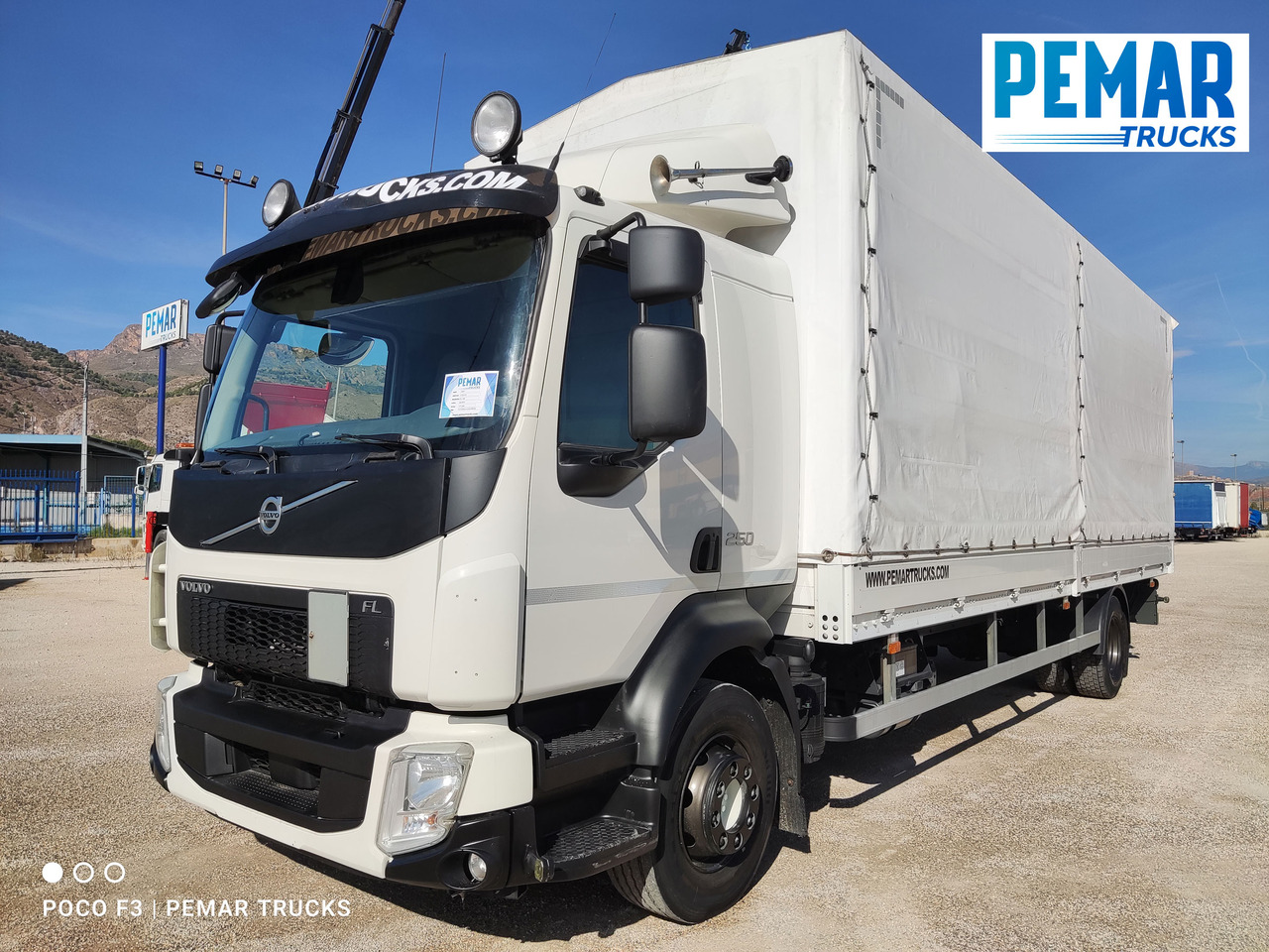 VOLVO FL 250 SEMITAUTLINER 16T - Camião de lona: foto 1 VOLVO FL 250 SEMITAUTLINER 16T - Camião de lona: foto 1