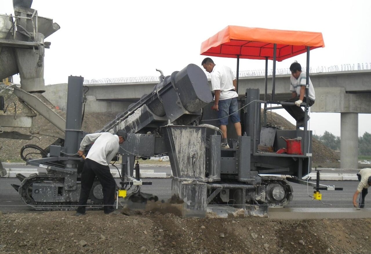 Kinglink MC5000 Concrete slipform paver for road ditch and gutter - Pavimentadora de betão: foto 5 Kinglink MC5000 Concrete slipform paver for road ditch and gutter - Pavimentadora de betão: foto 5