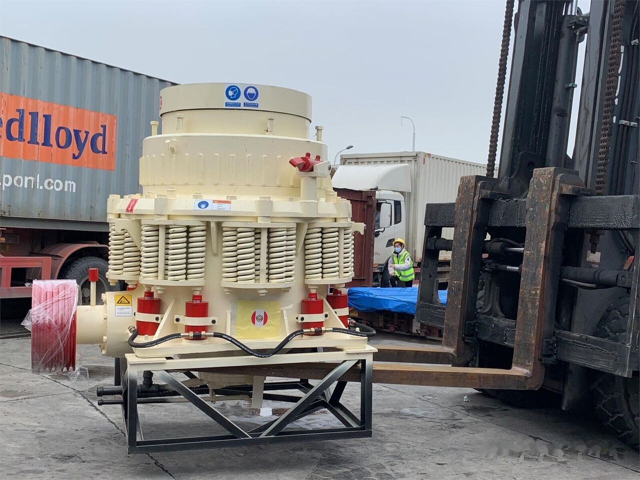 Kinglink NEW 3ft KLF1000 Rock Stone Cone Crusher 80-150TPH - Britador de cone: foto 1 Kinglink NEW 3ft KLF1000 Rock Stone Cone Crusher 80-150TPH - Britador de cone: foto 1
