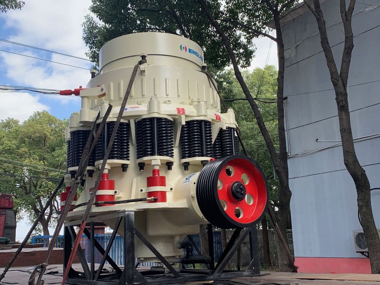 Kinglink NEW 4.25 Feet KLM1300 300TPH Iron Stone Cone Crusher - Britador de cone: foto 2 Kinglink NEW 4.25 Feet KLM1300 300TPH Iron Stone Cone Crusher - Britador de cone: foto 2