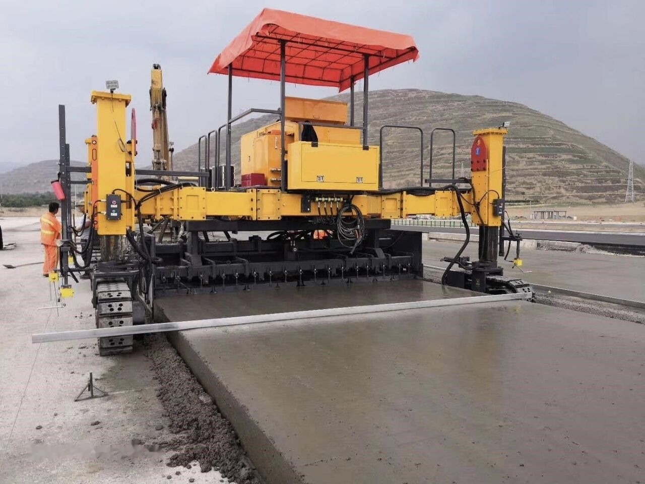 Wirtgen SP500 Concrete Slipform Paver - Pavimentadora de betão: foto 1 Wirtgen SP500 Concrete Slipform Paver - Pavimentadora de betão: foto 1