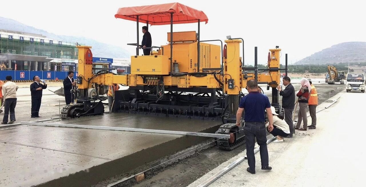 Wirtgen SP500 Concrete Slipform Paver - Pavimentadora de betão: foto 4 Wirtgen SP500 Concrete Slipform Paver - Pavimentadora de betão: foto 4