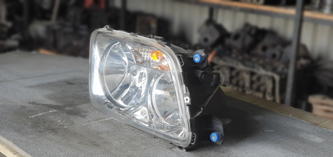 ACTROS MP III HEADLIGHT - PASSENGER - Iluminação para Camião: foto 2 ACTROS MP III HEADLIGHT - PASSENGER - Iluminação para Camião: foto 2