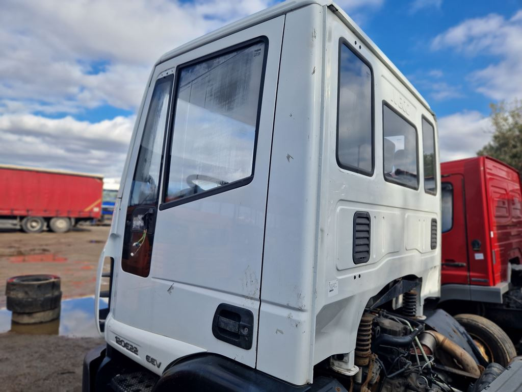 IVECO EUROCARGO - Cabine para Camião: foto 5 IVECO EUROCARGO - Cabine para Camião: foto 5