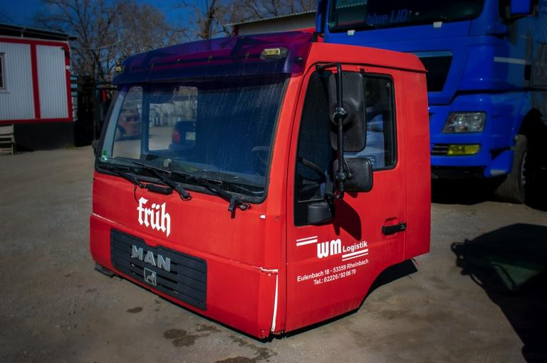 MAN L2000 - Cabine para Camião: foto 1 MAN L2000 - Cabine para Camião: foto 1