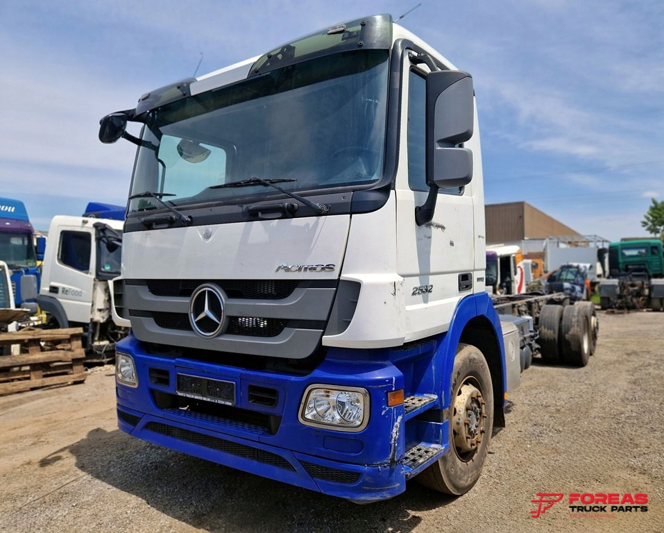 MERCEDES ACTROS MP3 SMALL WHITE - Cabine: foto 1 MERCEDES ACTROS MP3 SMALL WHITE - Cabine: foto 1