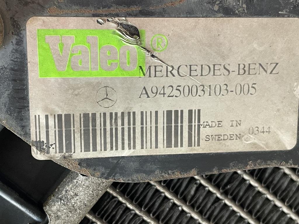 MERCEDES-BENZ ACTROS - A 942 500 31 03 - Radiador para Camião: foto 4 MERCEDES-BENZ ACTROS - A 942 500 31 03 - Radiador para Camião: foto 4