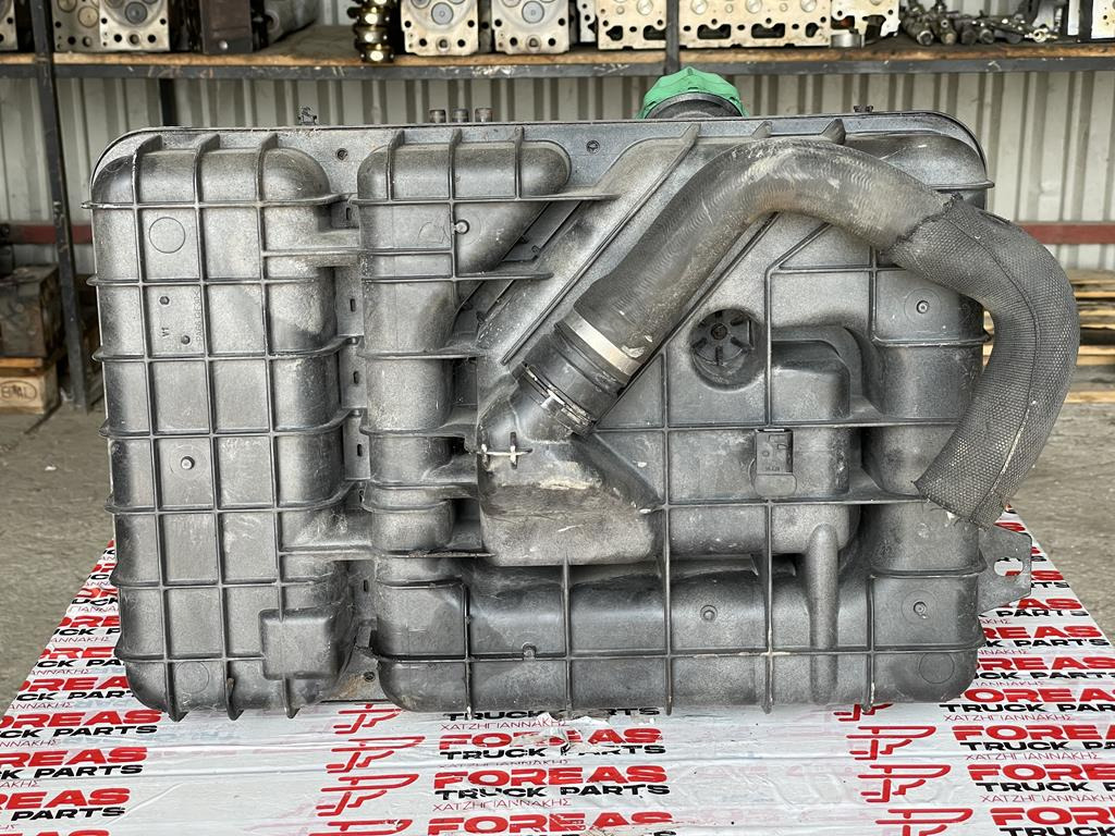 MERCEDES-BENZ ACTROS MP4 - A 960 501 41 03 - Tanque de expansão para Camião: foto 2 MERCEDES-BENZ ACTROS MP4 - A 960 501 41 03 - Tanque de expansão para Camião: foto 2