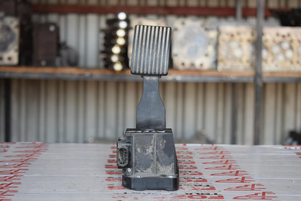 MERCEDES-BENZ ACTROS MP4 - Pedal para Camião: foto 1 MERCEDES-BENZ ACTROS MP4 - Pedal para Camião: foto 1