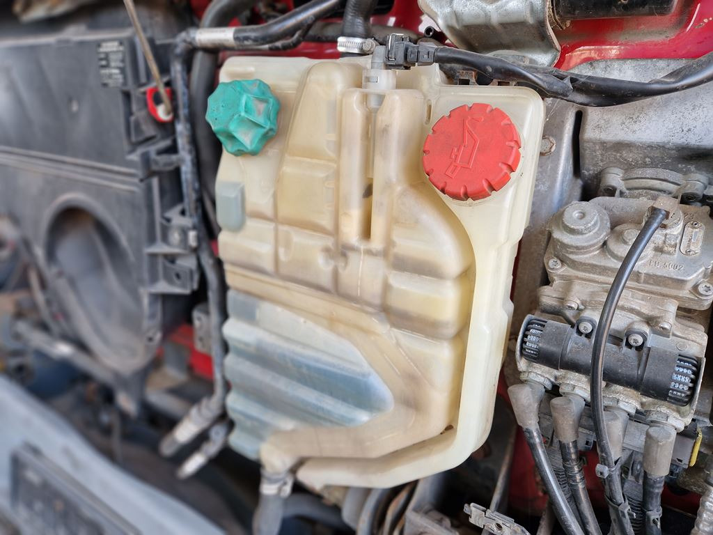 MERCEDES-BENZ ATEGO 2 - A 970 500 03 49 - Tanque de expansão para Camião: foto 3 MERCEDES-BENZ ATEGO 2 - A 970 500 03 49 - Tanque de expansão para Camião: foto 3