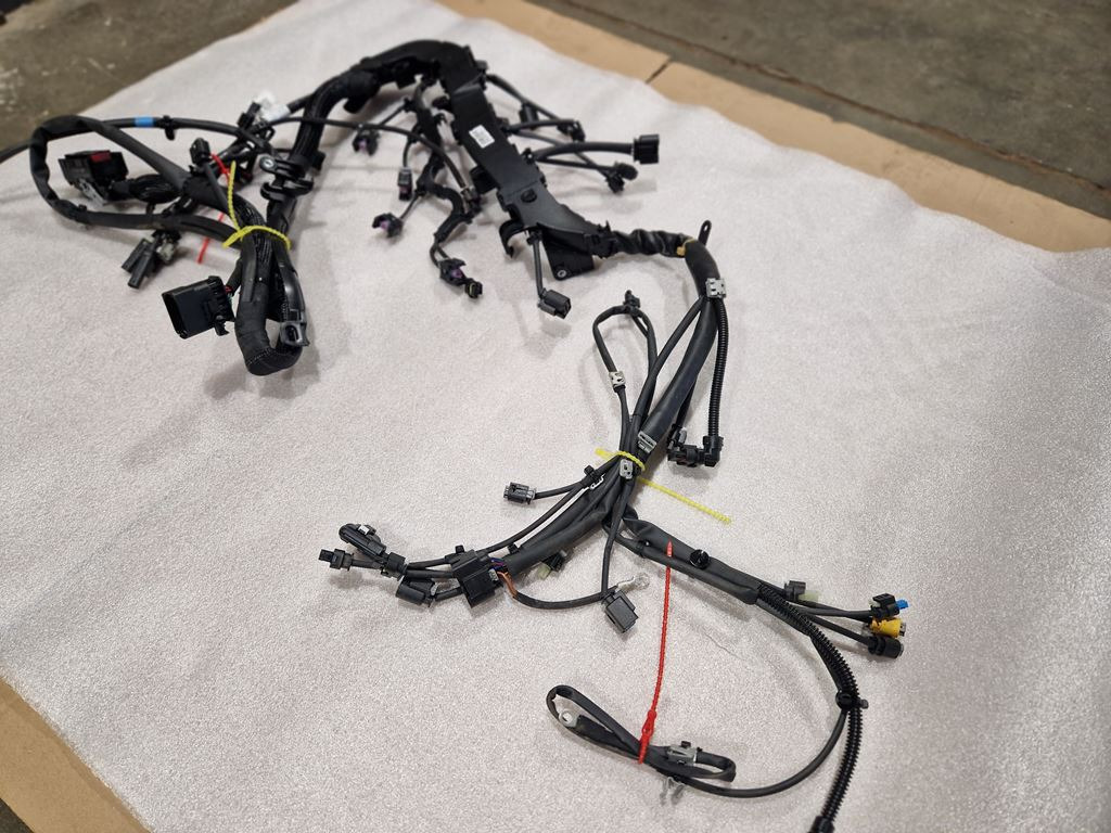 MERCEDES-BENZ SPRINTER  OM 651 - A 651 159 2525 - Cables/ Wire harness para Camião: foto 4 MERCEDES-BENZ SPRINTER  OM 651 - A 651 159 2525 - Cables/ Wire harness para Camião: foto 4