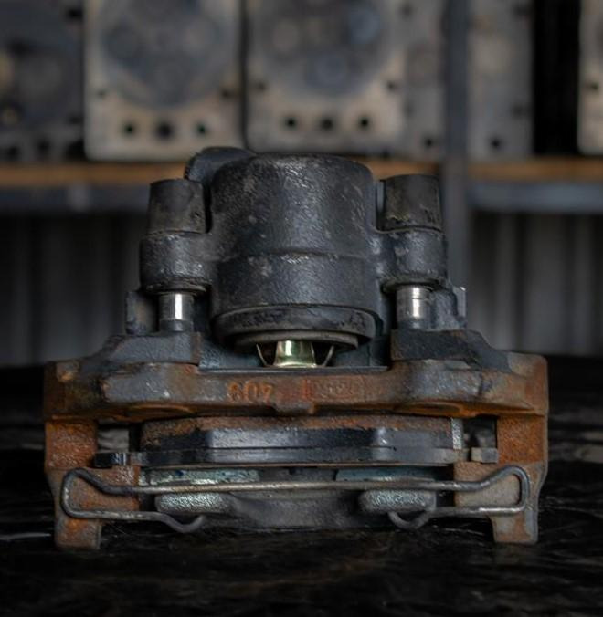 MERCEDES-BENZ SPRINTER OM601 - DIFFERENTIAL - PASSENGER - Pinça de freio para Camião: foto 2 MERCEDES-BENZ SPRINTER OM601 - DIFFERENTIAL - PASSENGER - Pinça de freio para Camião: foto 2