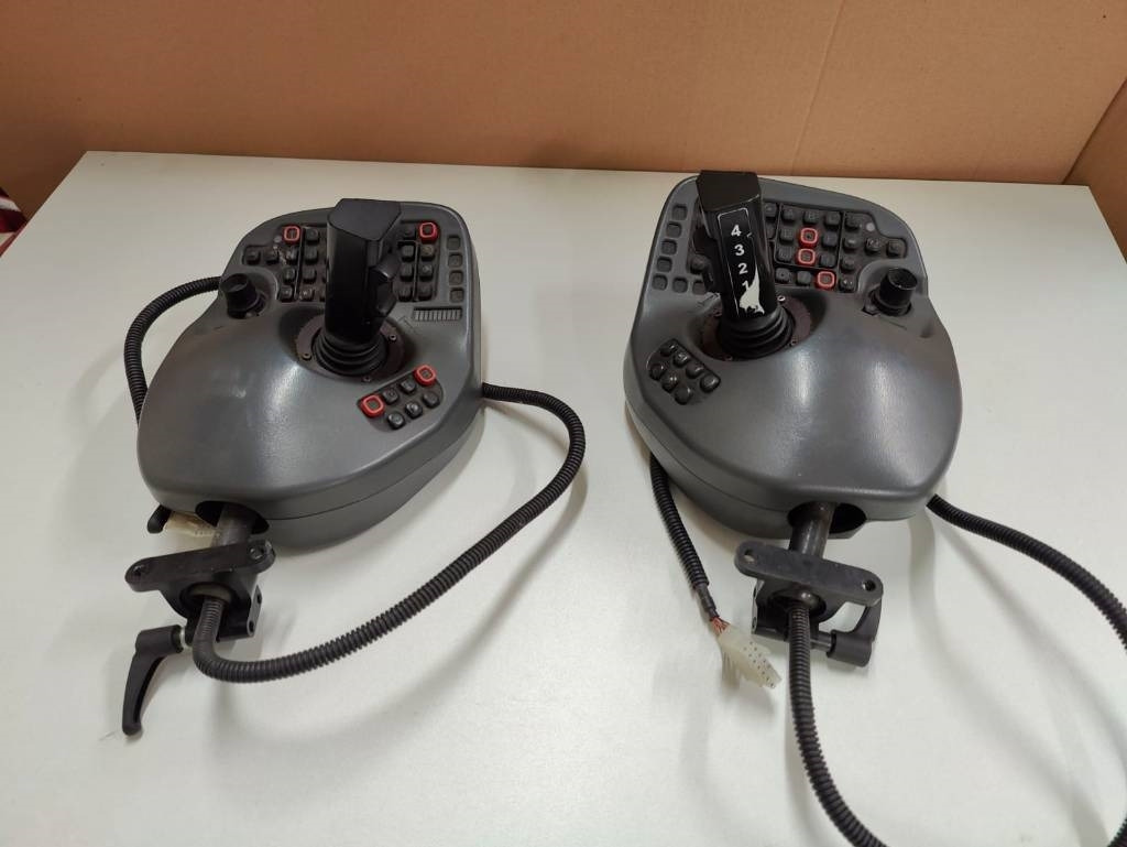 Komatsu Joysticks - Sistema elétrico para Equipamento florestal: foto 5 Komatsu Joysticks - Sistema elétrico para Equipamento florestal: foto 5