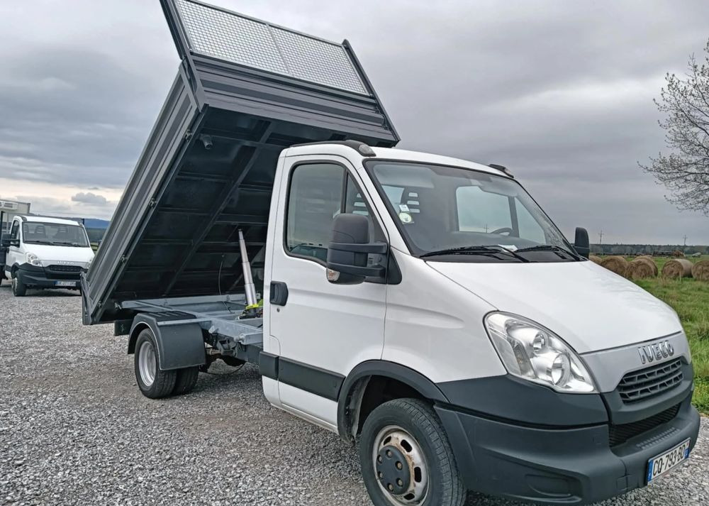 Iveco 35C13, 35C12, 35C15 - Carrinha basculante: foto 2 Iveco 35C13, 35C12, 35C15 - Carrinha basculante: foto 2
