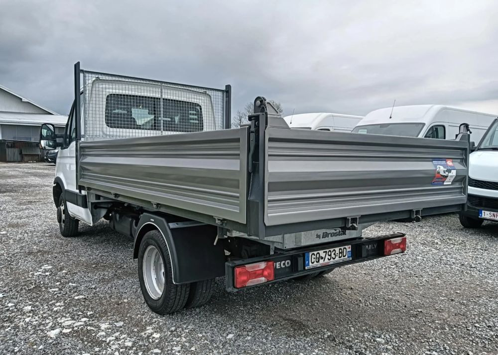 Iveco 35C13, 35C12, 35C15 - Carrinha basculante: foto 5 Iveco 35C13, 35C12, 35C15 - Carrinha basculante: foto 5