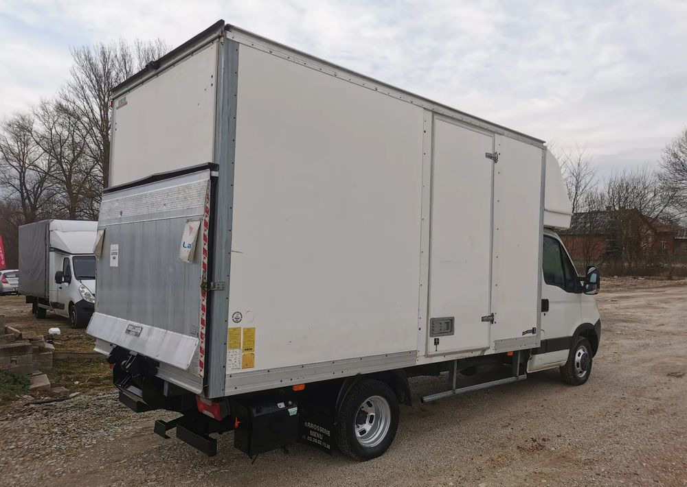 Iveco 3.0-150KM Daily 35C15 Kontener winda Dhollandia 750kg długi 35-150 Klimatyzacja długi rozstaw - Carrinha de contentor: foto 5 Iveco 3.0-150KM Daily 35C15 Kontener winda Dhollandia 750kg długi 35-150 Klimatyzacja długi rozstaw - Carrinha de contentor: foto 5