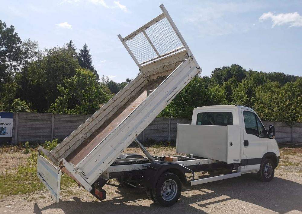 Iveco Daily 35C15 Kiper 3.0 - 150KM wywrotka Hak Bliźniak blokada mostu Klima - Carrinha basculante: foto 5 Iveco Daily 35C15 Kiper 3.0 - 150KM wywrotka Hak Bliźniak blokada mostu Klima - Carrinha basculante: foto 5