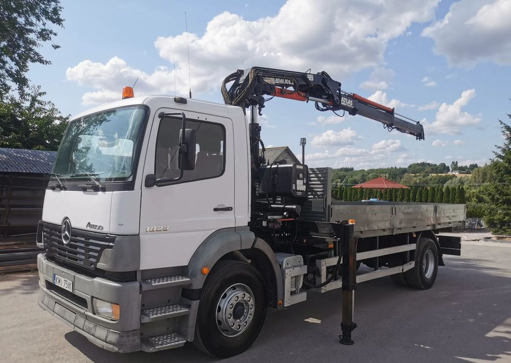 Mercedes-Benz Atego 1823 żuraw HDS Atlas 105.2 koła 315/80R22,5 - Camião de caixa aberta/ Plataforma, Camião grua: foto 2 Mercedes-Benz Atego 1823 żuraw HDS Atlas 105.2 koła 315/80R22,5 - Camião de caixa aberta/ Plataforma, Camião grua: foto 2