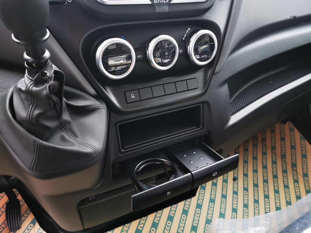 Carrinha de caixa aberta novo IVECO Daily 180KM r. oś 4100: foto 14