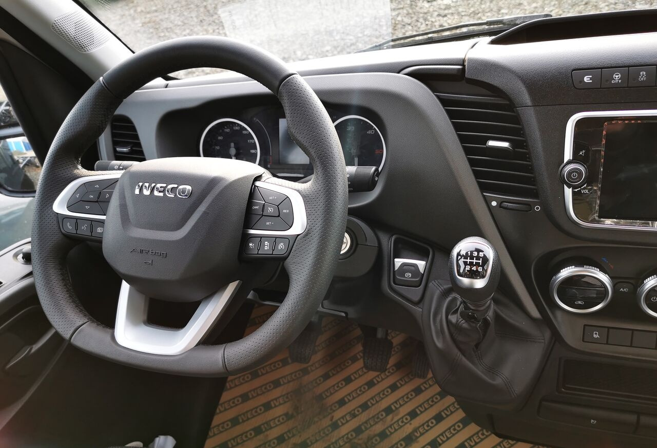 IVECO Daily 35S18 - Furgão: foto 4 IVECO Daily 35S18 - Furgão: foto 4