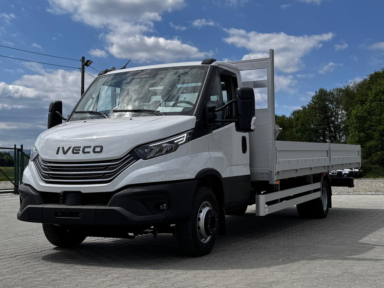 Iveco Daily 70C18 - Camião de caixa aberta/ Plataforma: foto 1 Iveco Daily 70C18 - Camião de caixa aberta/ Plataforma: foto 1