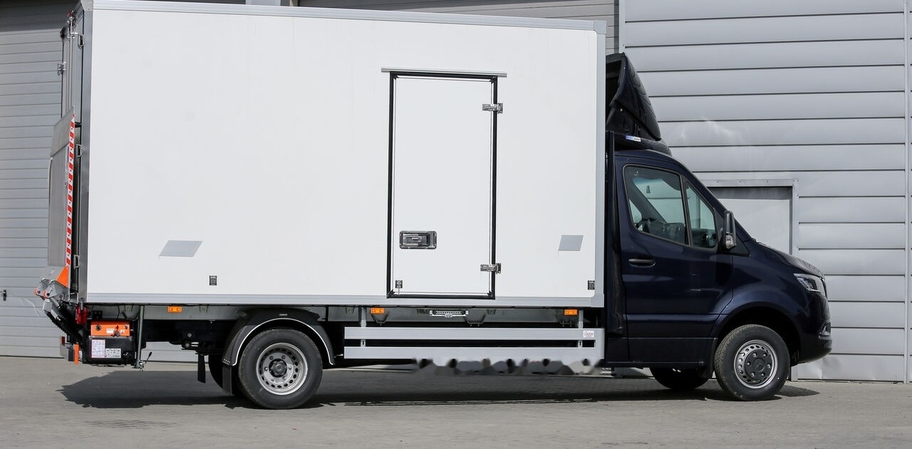 Mercedes-Benz Sprinter 319 - Carrinha de contentor: foto 2 Mercedes-Benz Sprinter 319 - Carrinha de contentor: foto 2