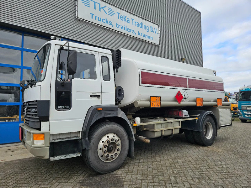 Volvo F S7 18 HOBUR 14.800 Liter 3 Compartments Steel Manual - Camião cisterna: foto 1 Volvo F S7 18 HOBUR 14.800 Liter 3 Compartments Steel Manual - Camião cisterna: foto 1