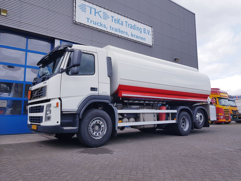 Volvo FM 9.340 Fuel 21.400 Liter 3 Compartments - Camião cisterna: foto 1 Volvo FM 9.340 Fuel 21.400 Liter 3 Compartments - Camião cisterna: foto 1